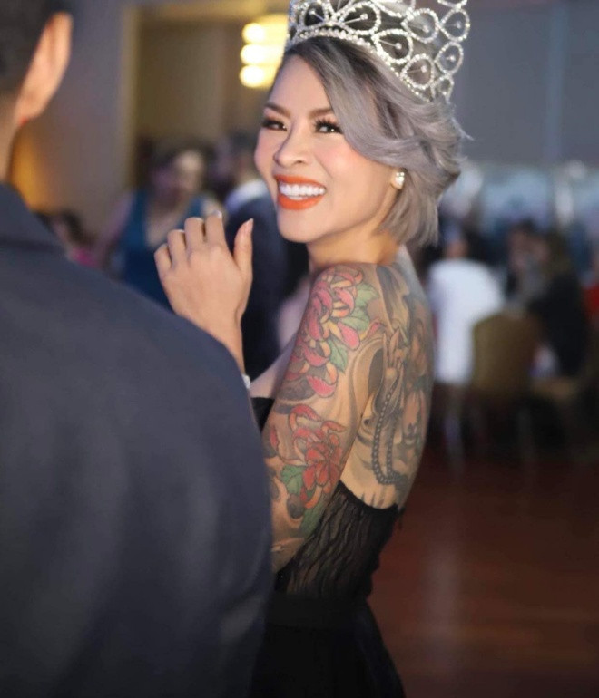 Được biết đến với danh hiệu nữ thợ xăm nổi tiếng đầu tiên ở Việt Nam, cô có một phong cách sống mạnh mẽ, cá tính. Cô được dân cư mạng chú ý với hình xăm bức tranh thủy mặc về Phật Bà Quan Thế Âm kết hợp với phong cảnh nước non hữu tình được xăm kín phía sau lưng của cô.