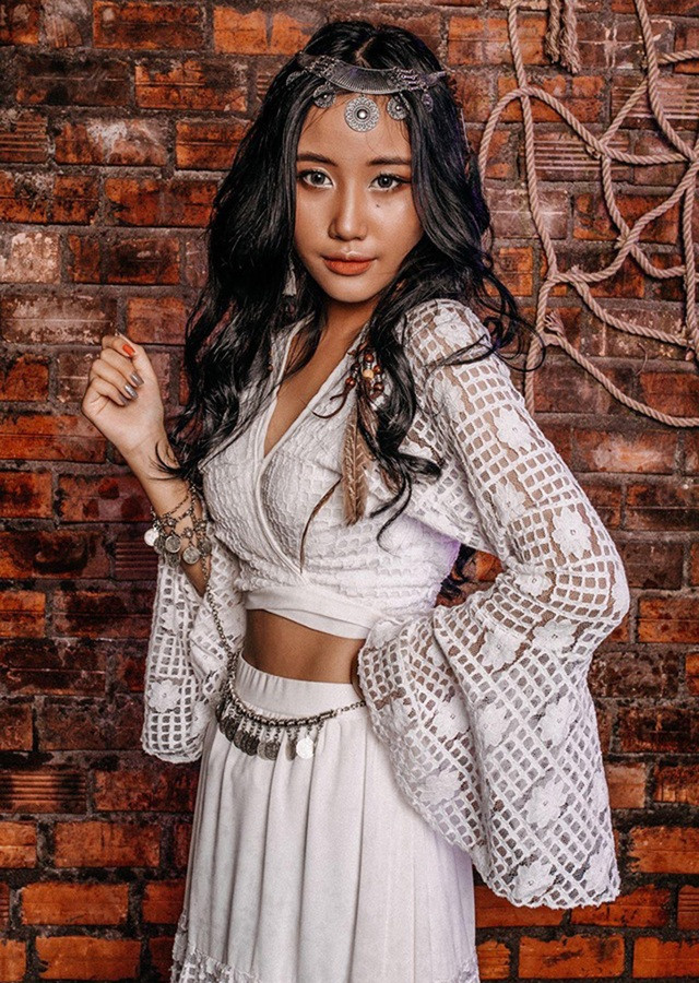 Được nhiều người quan tâm và yêu quý, bản thân hot girl 10X cảm thấy rất vui, Gia Thùy lấy đó làm động lực để ngày càng cố gắng, hoàn thiện mình hơn.