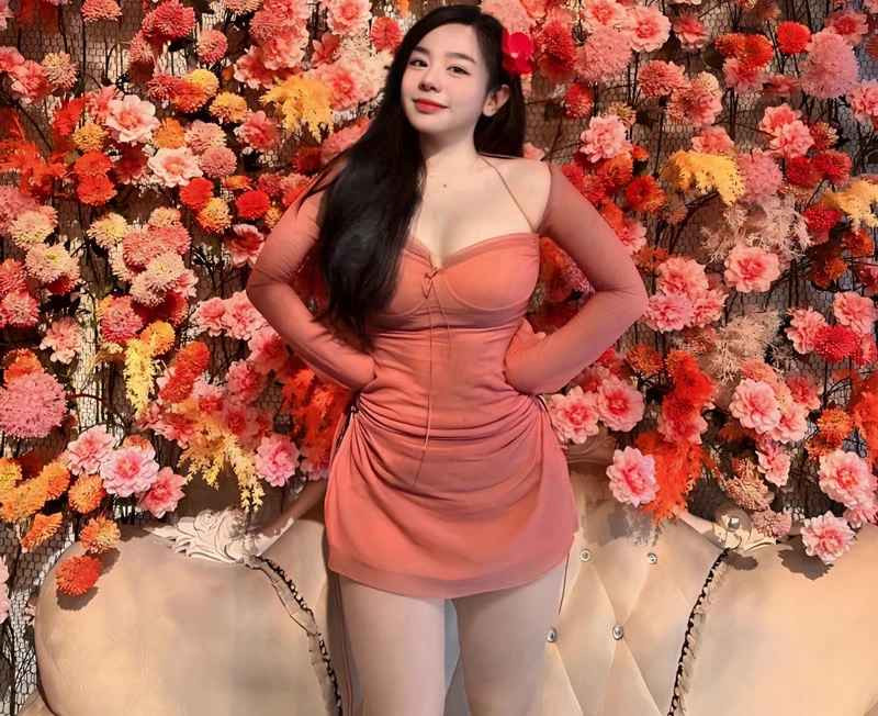 Nàng hot girl sở hữu 427.000 người theo dõi trên Instagram cá nhân.