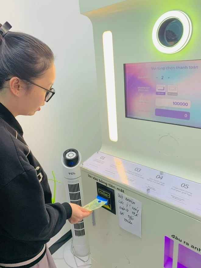 Sau đó, photobooth dần bị lãng quên bởi sự xuất hiện của nhiều phong cách chụp hình hiện đại và sự bùng nổ của công nghệ sản xuất smartphone với khả năng chụp ảnh ngày càng hoàn hảo.