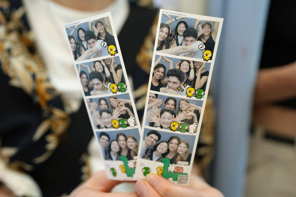 Sự bùng nổ của mạng xã hội cũng góp phần giúp trào lưu này sốt trở lại. Những bức ảnh mang đậm dấu ấn Hàn Quốc thường được chia sẻ rộng rãi trên các nền tảng như Instagram, Facebook và TikTok.