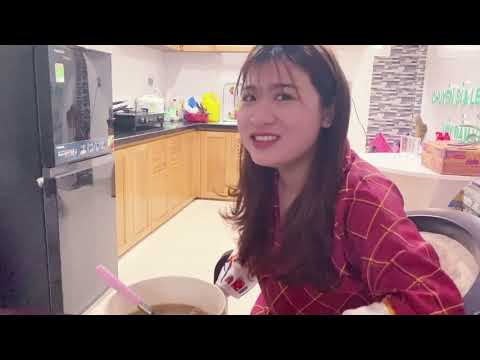 Kim Thủy cũng là một YouTuber và thường xuyên có những tương tác với Lộc Fuho.