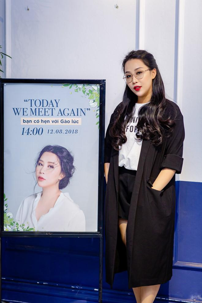 Gào là tác giả của những tác phẩm được rất nhiều bạn trẻ yêu thích như Tự Sát, Son Môi, Cho Em Gần Anh Thêm Chút Nữa, Đừng Gọi Em Là Kí Ức...