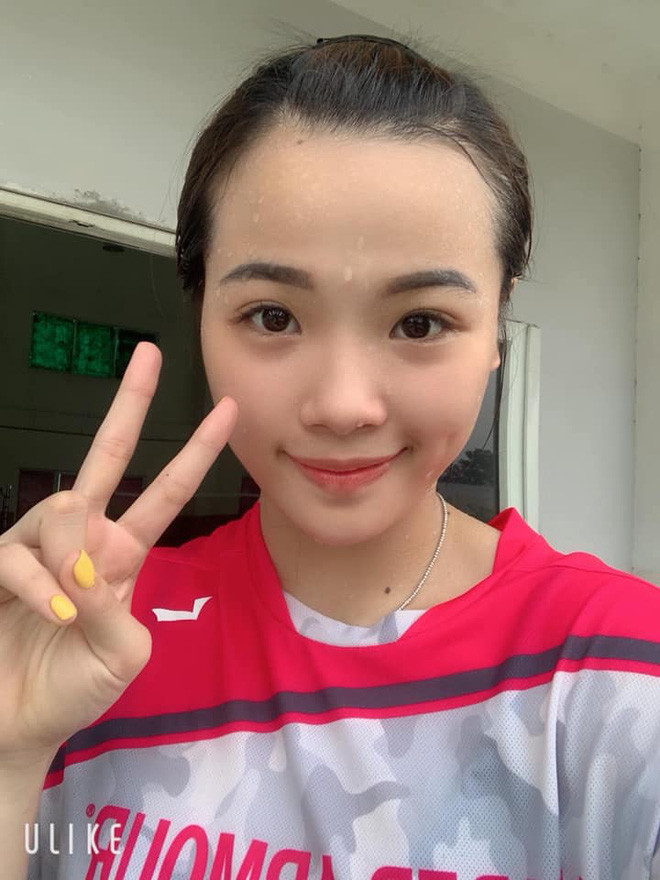 Trên sân trông ngầu ngầu vậy thôi chứ ngoài đời cô nàng 24 tuổi này nữ tính.