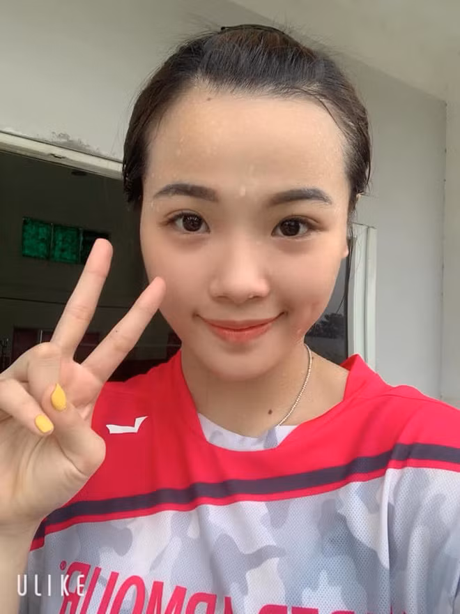 Trên sân trông ngầu ngầu vậy thôi chứ ngoài đời cô nàng 24 tuổi này nữ tính.