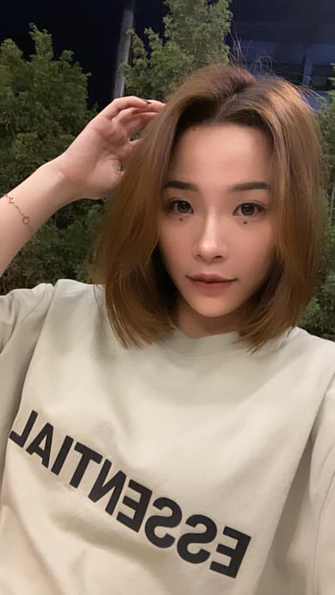 Dù là dân thể thao nên Thùy Linh thường chỉ diện các trang phục thoải mái nhất nhưng điều đó không làm ảnh hưởng đến phong độ nhan sắc của cô nàng