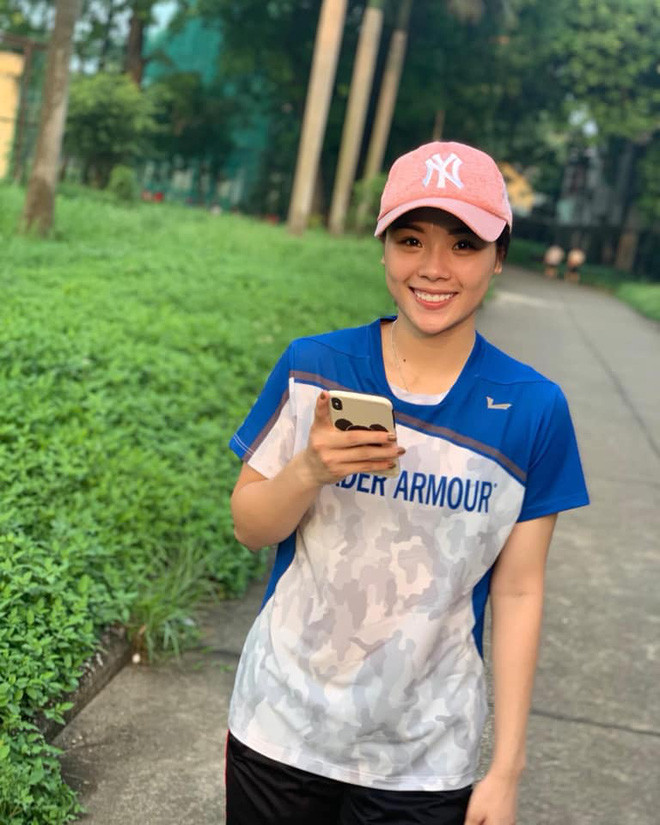 Trang phục quen thuộc của Thùy Linh là áo quần thể thao