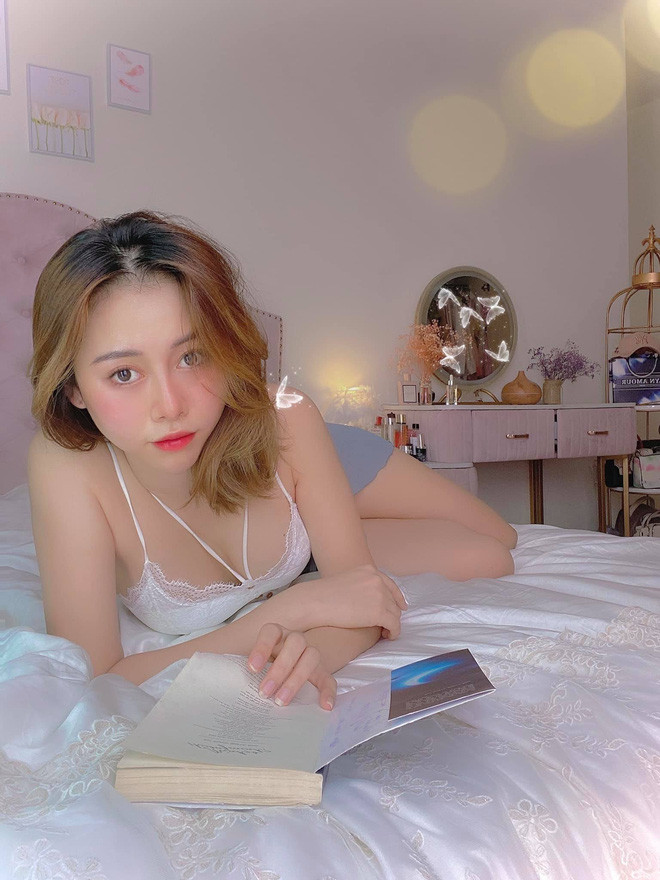 Nhắc đến Việt Phương Thoa, người ta nhớ ngay đến hình ảnh "em gái chị Google" lầy lội một thời của cô nàng.