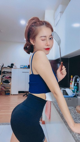 Trên mặt trận TikTok, Việt Phương Thoa ghi dấu với sự góp mặt trong rất nhiều video thuộc series "chủ tịch giả danh… và cái kết".