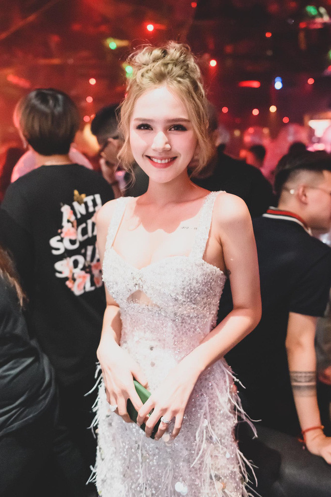 Sau khi lập gia đình, Xoài Non nhiều lần đáp trả khi bị nói sống dựa vào chồng.