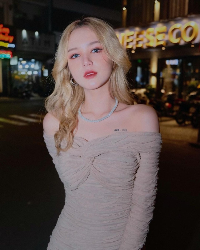 Xoài Non và Xemesis tổ chức đám cưới ngày 14/11/2020. Trước đó, cả hai đã dọn về ở chung nhà sau đám hỏi.