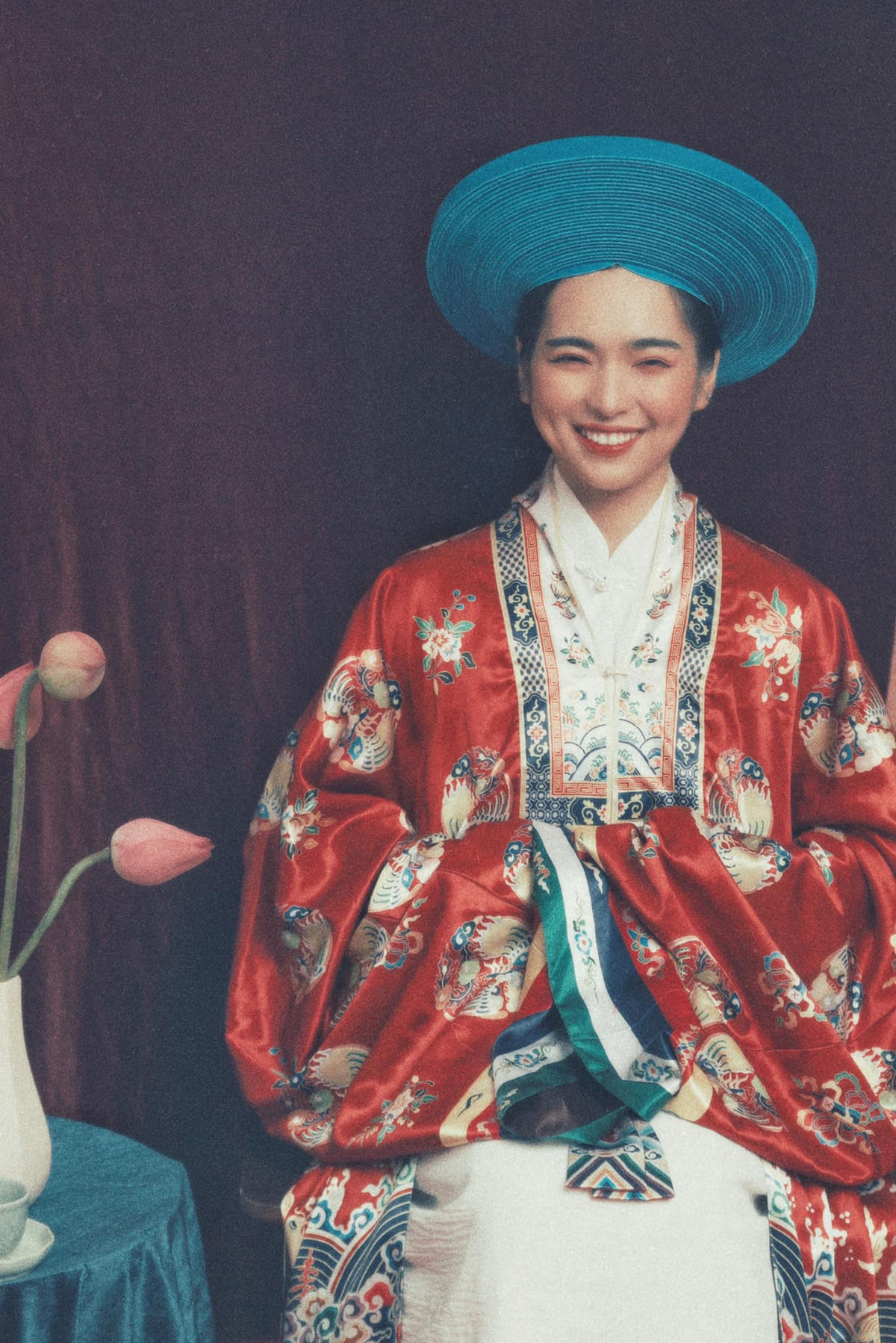 Theo tìm hiểu, bộ ảnh hóa "Hoàng hậu" trên của Khánh Vân được thực hiện cách đây 1 năm nhưng "ém hàng" đến tận bây giờ mới chịu đăng tải.