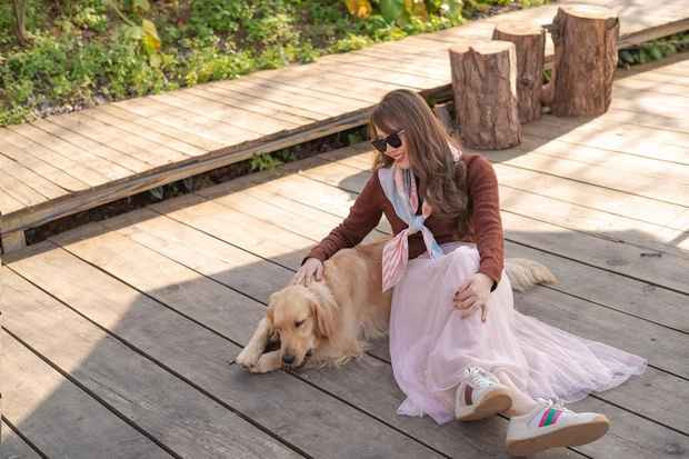 Tính đến thời điểm hiện tại, Diệp Chi đã gắn bó với VTV được hơn 16 năm. Cô nàng bén duyên với VTV nhờ một tờ thông báo tuyển CTV của Đài truyền hình Việt Nam được dán tại cổng trường.