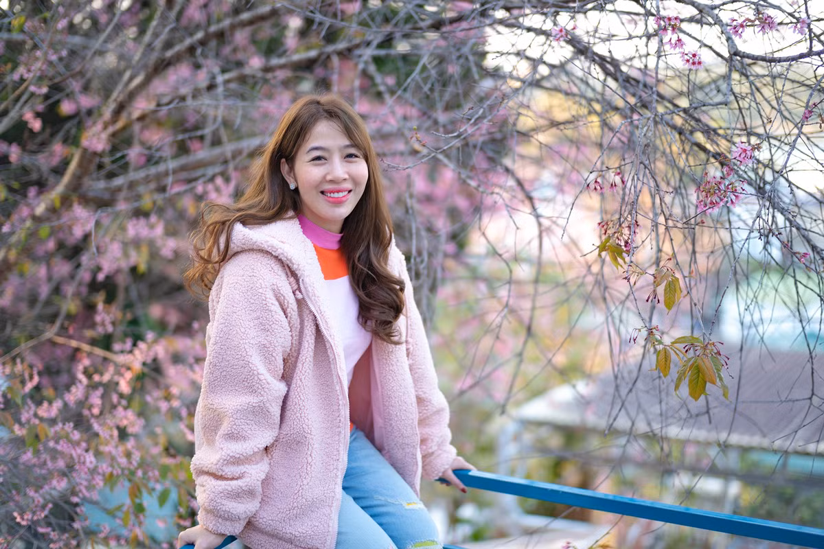 Theo nhận xét của các đồng nghiệp và bạn bè, Diệp Chi thuộc tuýp người hăm chỉ, nhiệt huyết và tận tâm với nghề. Nữ MC từng chia sẻ có những ngày cô dành đến 18 tiếng ở đài truyền hình để hoàn thành công việc.