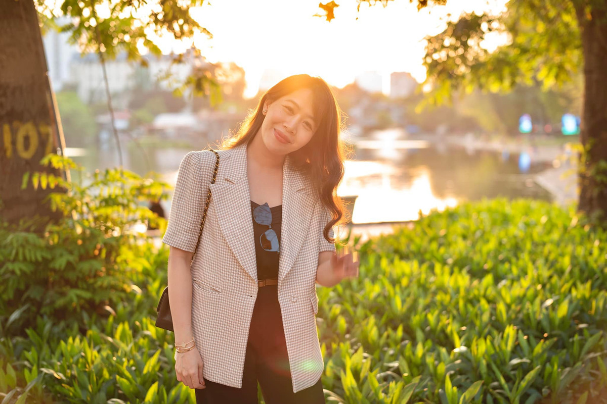 Chương trình đầu tiên mà Diệp Chi được thử sức là Rung Chuông Vàng, đây là chương trình gắn bó với cô đến khi cô tốt nghiệp ĐH. Một thời gian sau, nữ MC gốc Nghệ An đã chính thức trở thành "người của VTV", đảm nhiện vị trí BTV.