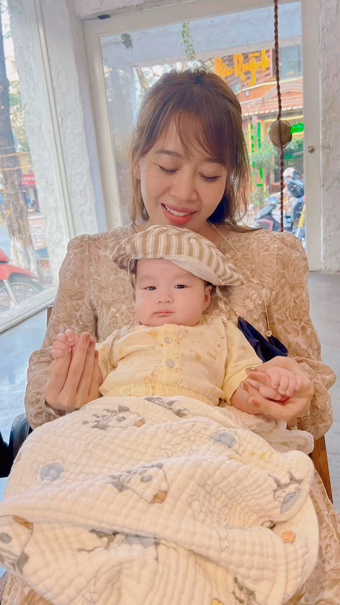 au đó, Diệp Chi tiếp tục đảm nhận ví trí MC điểm cầu vào Chung kết mùa 13, tại điểm cầu THPT Chuyên Khoa học Tự nhiên, ĐH QGHN.