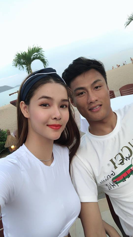 Chuyện tình cảm nhiều "sóng gió" của Mạc Hồng Quân và Kỳ Hân từng tốn nhiều giấy mực của báo chí. Nhưng sau tất cả, cặp trai tài - gái sắc này vẫn ở bên nhau và chia sẻ không ít những hình ảnh tình cảm.