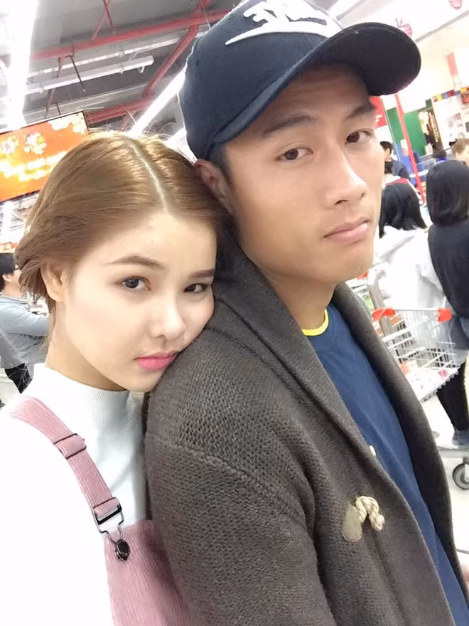 Ngoài việc chăm sóc gia đình nhỏ, Kỳ Hân kiếm thêm thu nhập bằng việc bán hàng mỹ phẩm online.