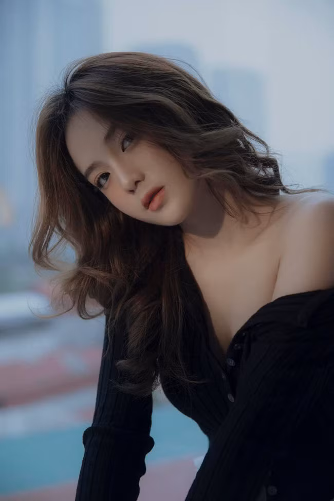 Sở hữu nhan sắc nổi bật, Thu Phương được mời làm mẫu ảnh quảng cáo cho nhiều shop thời trang và các sản phẩm làm đẹp.