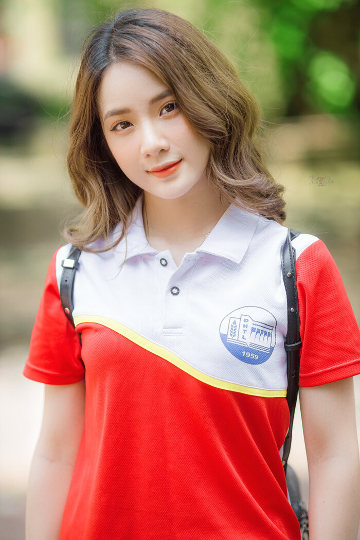 Gương mặt xinh đẹp, rạng rỡ, hot girl này đã ngay lập tức “hút hồn” nhiều anh chàng kể từ hình ảnh đầu tiên.