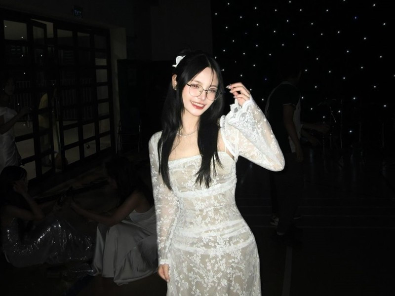 Mới ngày nào bé tí, có phần nhút nhát, giờ Bo đã là thiếu nữ xinh đẹp, có vẻ ngoài dễ thương.