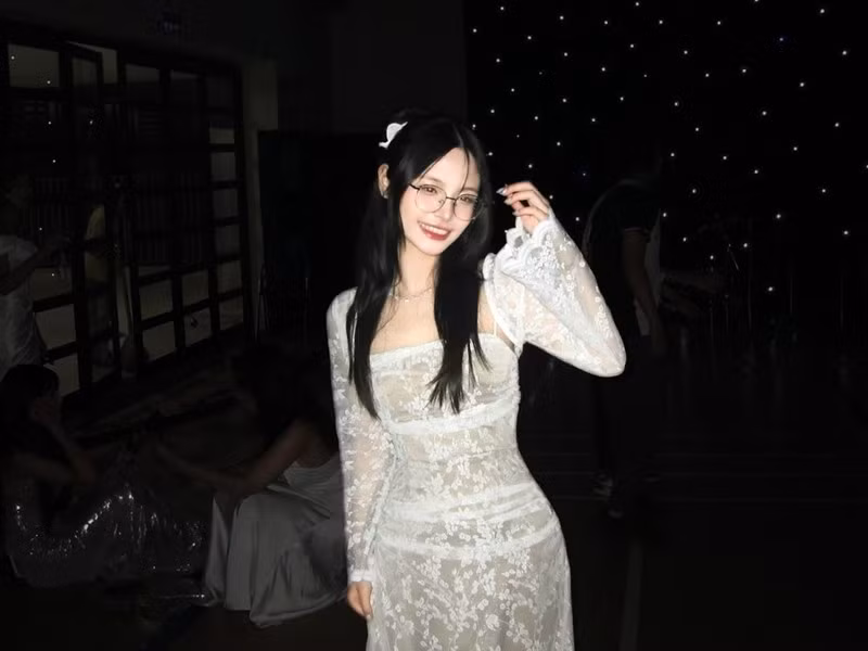 Mới ngày nào bé tí, có phần nhút nhát, giờ Bo đã là thiếu nữ xinh đẹp, có vẻ ngoài dễ thương.