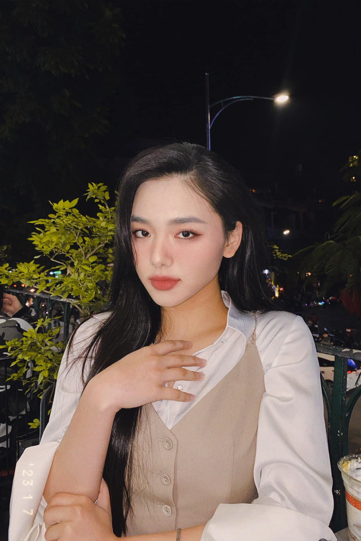 Khánh Hòa nhận mình là vui vẻ, tích cực với mọi người xung quanh, luôn có tinh thần cầu tiến, trách nhiệm cao, nhiệt tình, hăng hái, không ngại khó, ngại khổ. Tuy nhiên, đôi lúc người đẹp vẫn rụt rè, ngại ngùng nên sẽ cố gắng hoàn thiện để tự tin hơn.