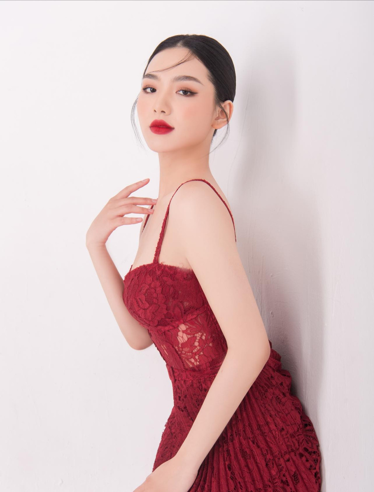 Cùng với học vấn ấn tượng, nàng tiểu thư RMIT còn ghi điểm khi nỗ lực giảm 10kg để đến với cuộc thi. Thời điểm đó, cô còn 55kg.