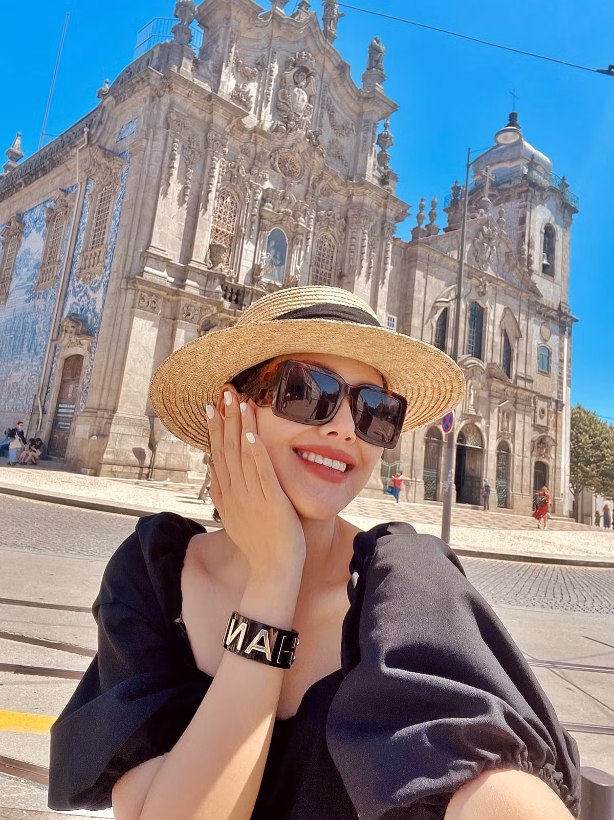 Phanh Lee (SN 1990), được khán giả nhớ mặt biết tên khi tham gia diễn xuất trong loạt bộ phim truyền hình ăn khách như Ghét Thì Yêu Thôi, Trái Tim Có Nắng, Lời Nói Dối Ngọt Ngào,...