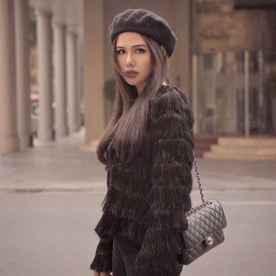 Dưới phần bình luận bài đăng, rất nhiều người "xin vía" trẻ trung của bà mẹ trẻ.