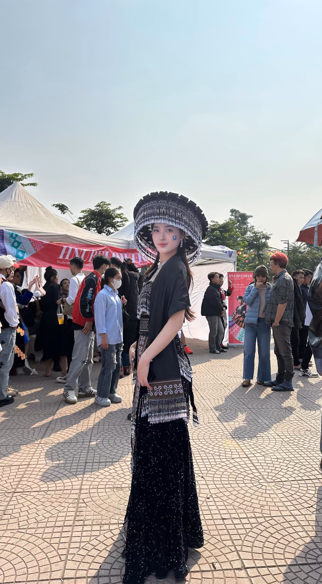 Giàng Thị Váng là thiếu nữ người đồng bào H'Mông ở huyện Bắc Quang, Hà Giang.