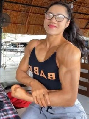 Loạt ảnh chân thật đến từng centimet của Trần Ny khiến chàng Youtuber cũng phải... choáng.