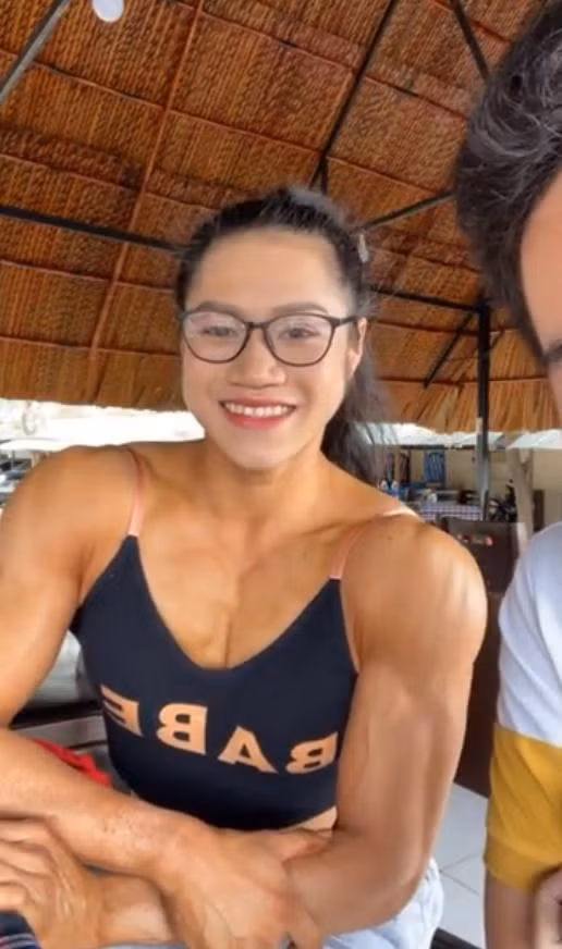 Gái xinh thể hình đang gây sốt mạng có tên Trần Thị Ny (sinh năm 1999, đến từ Biên Hoà, Đồng Nai).