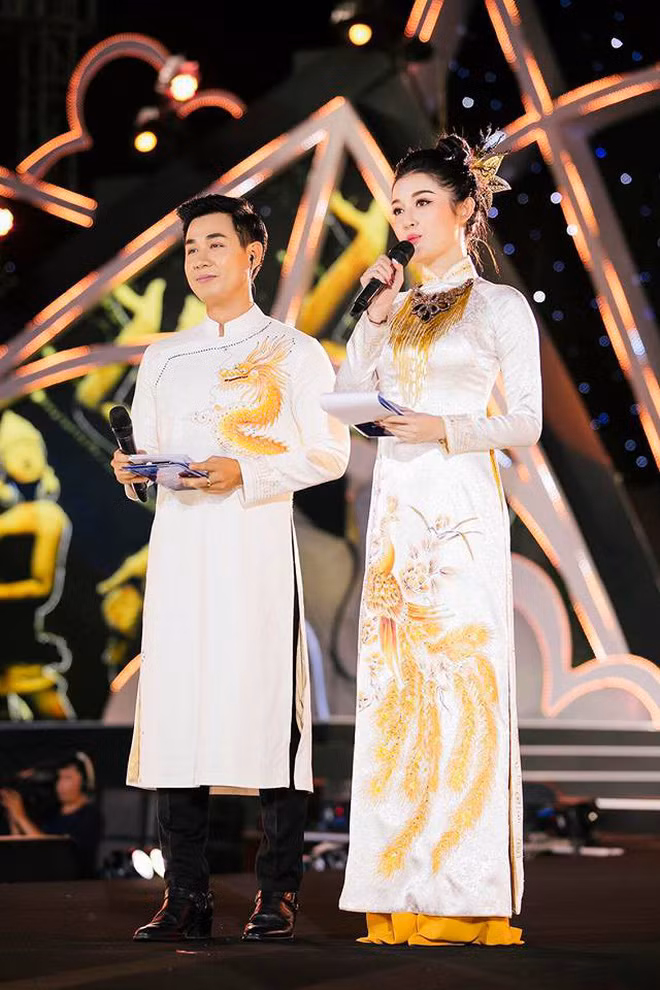 So với cô gái đăng quang lúc 19 tuổi năm nào, Huyền My giờ trưởng thành hơn hẳn và được dự đoán sớm trở thành BTV hot trong thời gian tới.