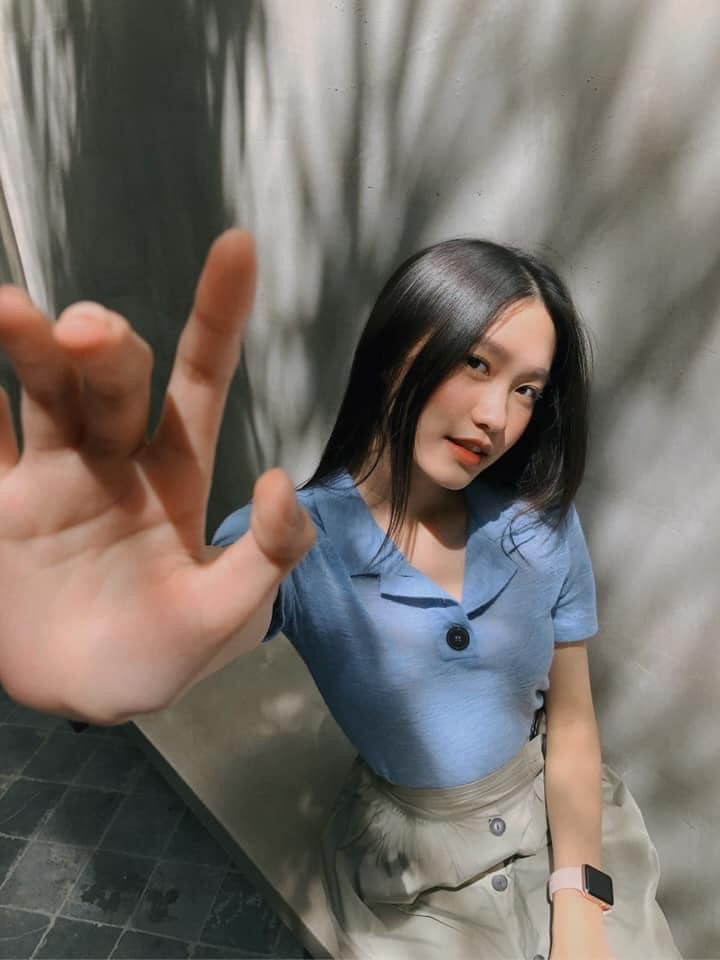 Doãn Hải My thường tận dụng các item trơn màu hoặc đơn sắc, kiểu dáng basic đơn giản để mix &amp; match với nhau nhưng nhìn vẫn cực kỳ ổn.