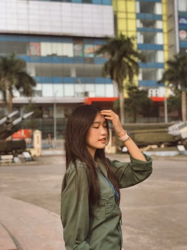 Ngoài ra, thí sinh Hoa hậu Việt Nam 2020 còn đạt danh hiệu Thủ khoa Văn toàn khối suốt 3 năm cấp 3, thường được nhận học bổng của trường.