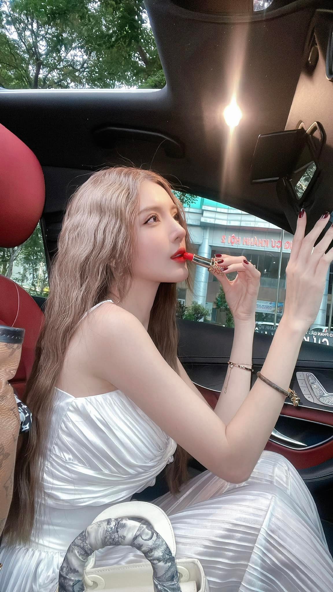 Ngoài ra, Lilly Luta cũng có một gia tài phim ảnh ấn tượng với nhiều bộ phim như: Socola hay hoa hồng, Thế lực ngầm, Oan hồn, Biết chết liền...