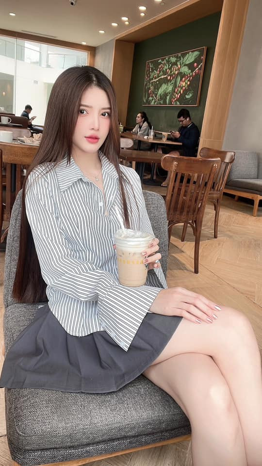 Lilly Luta chuyển hướng từ một cô gái ngây thơ, trong trẻo thành cô nàng quyến rũ.