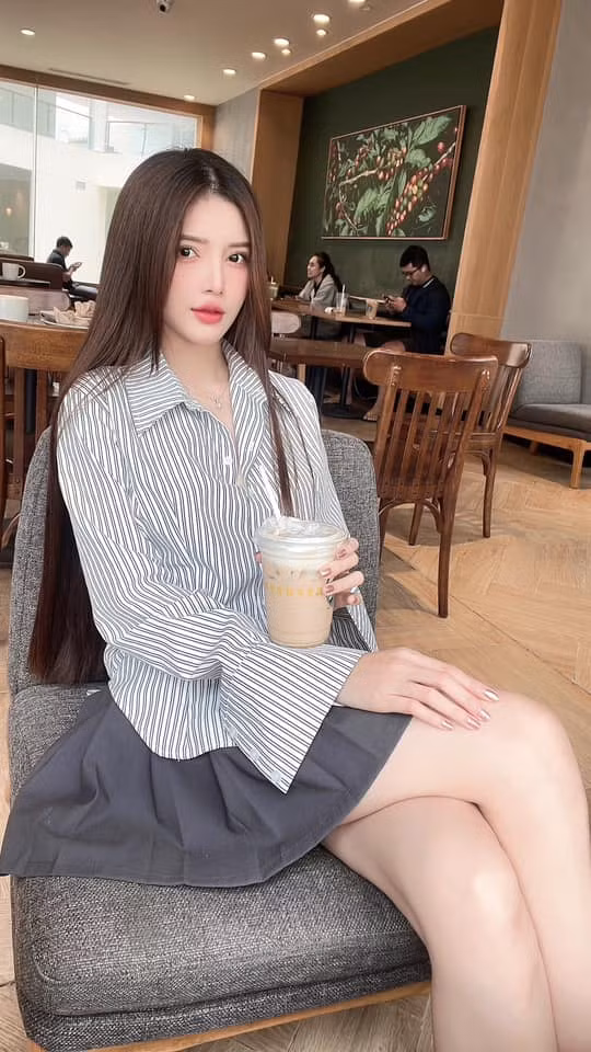 Lilly Luta chuyển hướng từ một cô gái ngây thơ, trong trẻo thành cô nàng quyến rũ.