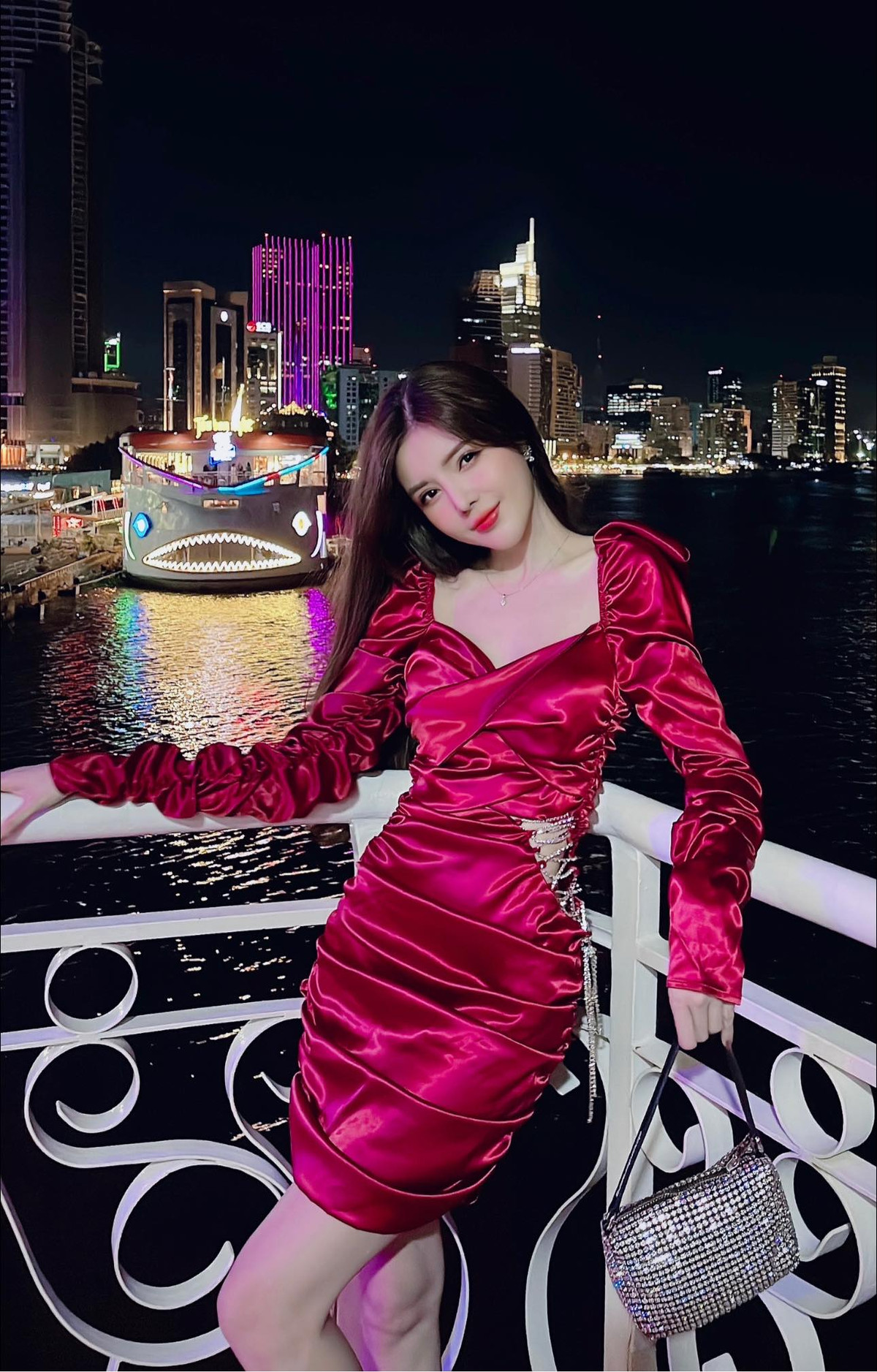 Không chỉ thay đổi gương mặt, Lilly Luta cũng có sự "lột xác" ngoạn mục về phong cách.