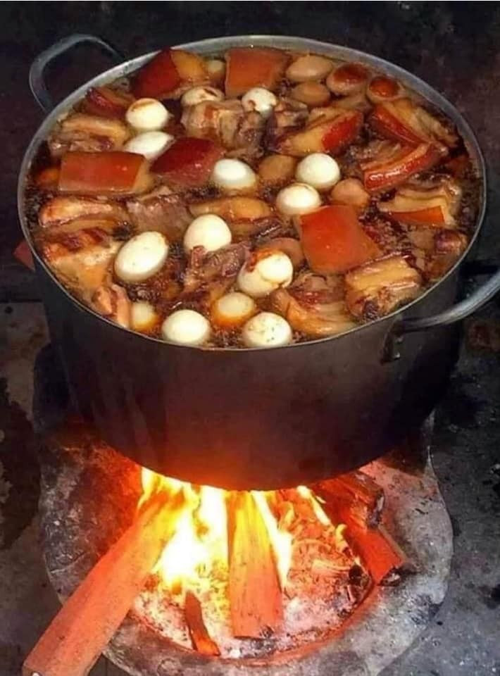 Còn với nhiều bạn ở miền Nam, nồi thịt kho trứng là không thể thiếu trong món ăn ngày Tết.