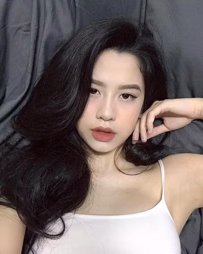 Dù mới trở lại nhưng mọi chi tiết của Hàn Hằng đều được netizen chú ý rất kĩ.