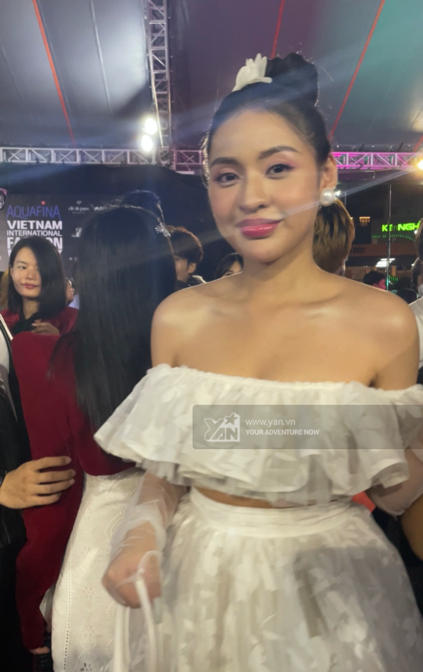 Không chỉ gương mặt có phần kém thon gọn, đặc biệt nhất là đôi môi của Thanh Tâm trông "sưng tều" lạ thường. Nhiều góc chụp nhìn không tin đó là "hot girl trứng rán". Ảnh: YAN.