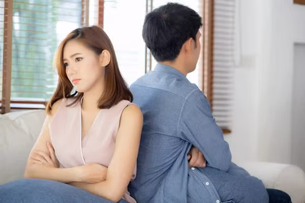 Chong co tinh quen vi de thu long vo va cai ket