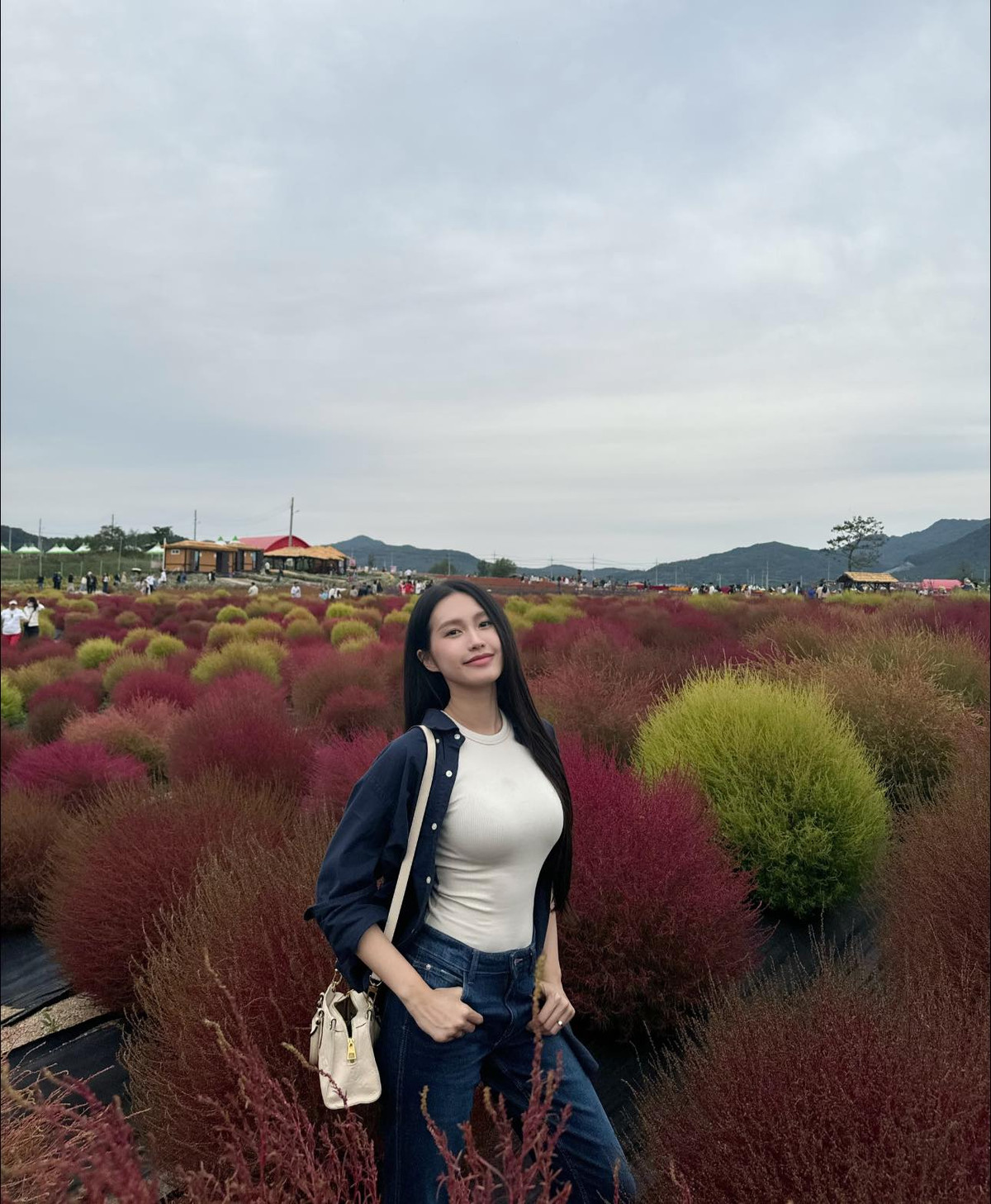 Dẫu vậy, Doãn Hải My tiếp tục đăng tải những hình ảnh đã lưu lại trong những ngày ở Hàn Quốc.