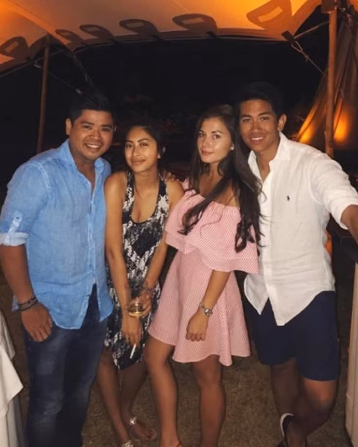 Sau khi thông tin tuyển vợ được đăng tải được một thời gian, hoàng tử Brunei lại khiến truyền thông nghi vấn hẹn hò với Anisha Isa Kalebic - con gái một gia đình quý tộc tài phiệt ở Brunei.