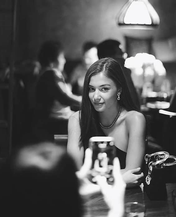 Tin đồn trên được đẩy lên cao khi cô xuất hiện chung một khung hình với hoàng tử Brunei trong sự kiện đám cưới Công chúa Fadzilah Bolkiah - chị gái của Mateen.