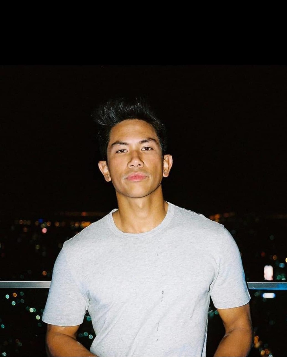 Mateen thường dành thời gian để chơi polo (mã cầu), lái máy riêng và đi khám phá những bãi biển đẹp. Thậm chí, thú cưng của vị hoàng tử này cũng có phần "độc lạ", anh sẵn sàng chi một khoản tiền lớn nuôi báo hoa, hổ trắng, ... và âu yếm, cưng chiều nó.