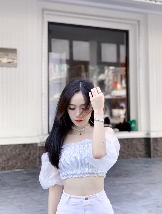 Chỉ với những điệu nhảy cuốn hút, Đào Lê Phương Hoa đã thu về cho kênh của mình 2,9 triệu follower, hơn 36.8 triệu lượt thích và rất nhiều clip triệu view.