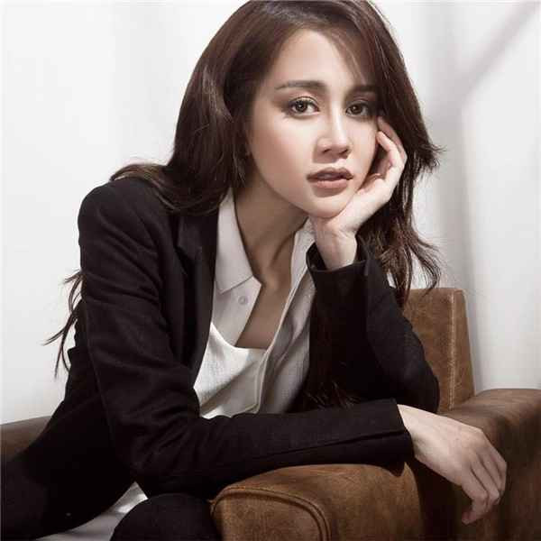 Thích chơi bóng rổ, An Nguy xây dựng cho mình hình ảnh cá tính, bụi phủi. Cô làm cho giới trẻ mê tít bởi cặp môi đáng yêu của mình với những biểu cảm nghộ nghĩnh khi chụp ảnh.